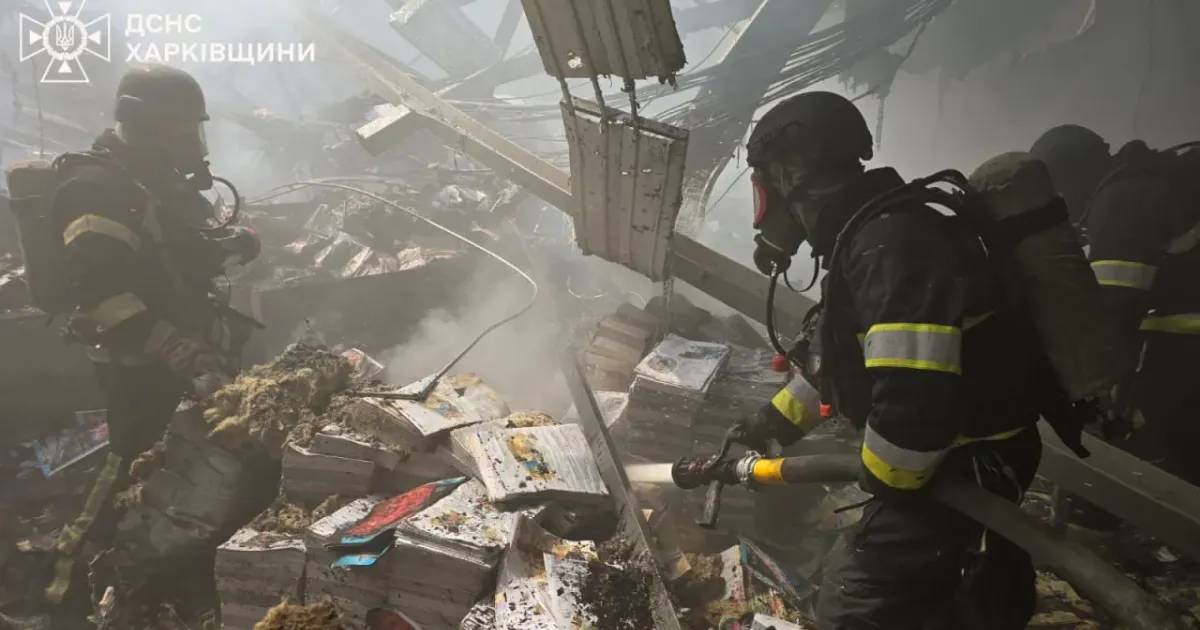 вітлина ГУ ДСНС Ліквідовано пожежу на підприємстві, спричинену ракетним обстрілом росіян на порталі Gromada Group