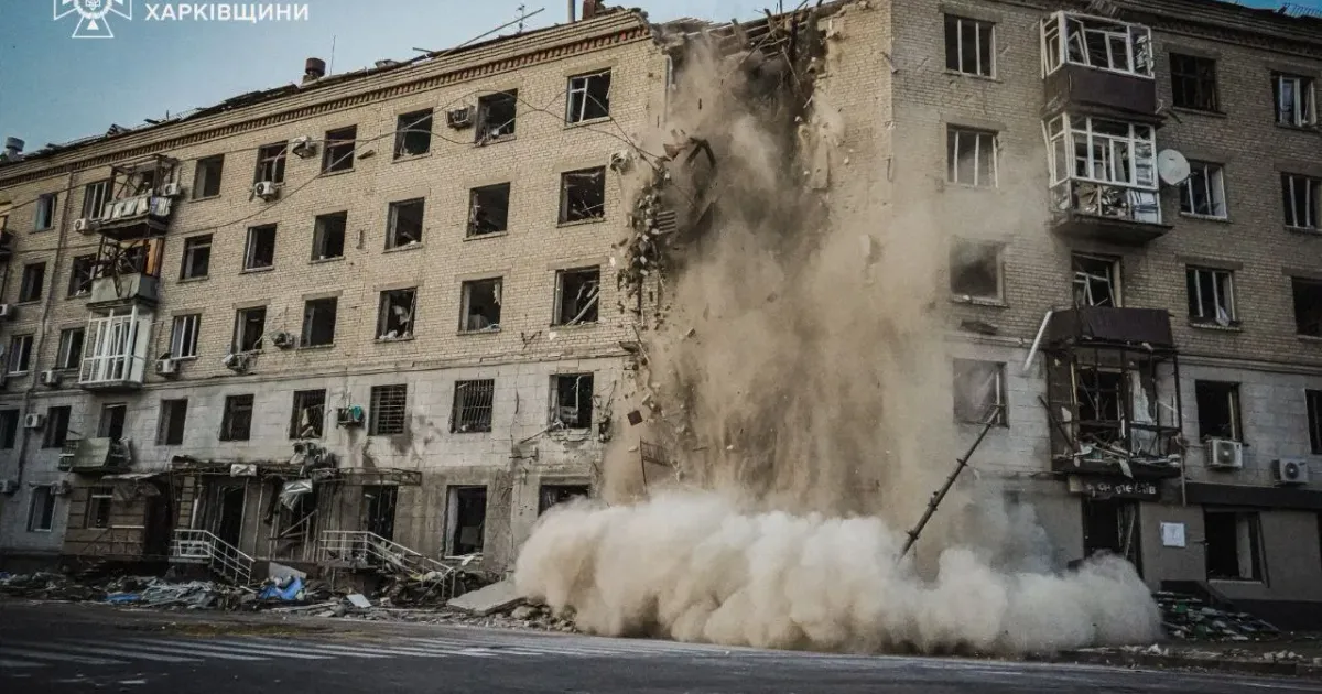 Світлина ДСНС Рятувальники ліквідували наслідки ворожого удару по житловій 5-поверхівці у Харкові на порталі Gromada Group