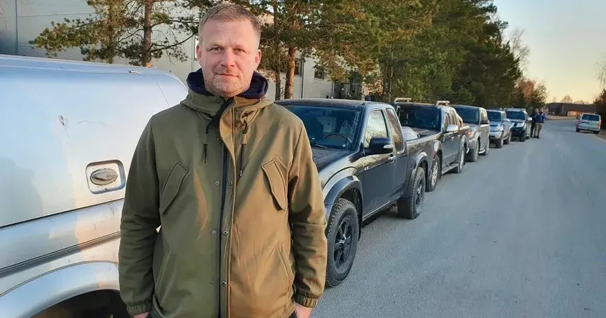 світлина інтернет-видання "Delfi" Латвія сумарно відправила в Україну 271 автомобіль, конфіскований у нетверезих водіїв. Загальна вартість конфіскованих автомобілів оцінюється майже мільйон євро.