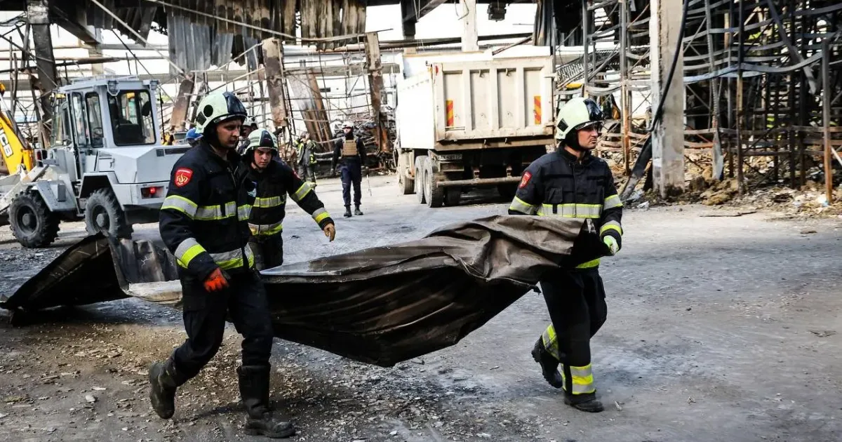Світлина з Телеграм-каналу Олега Синєгубова Фахівці ідентифікували тіло працівника гіпермаркету на порталі Gromada Group